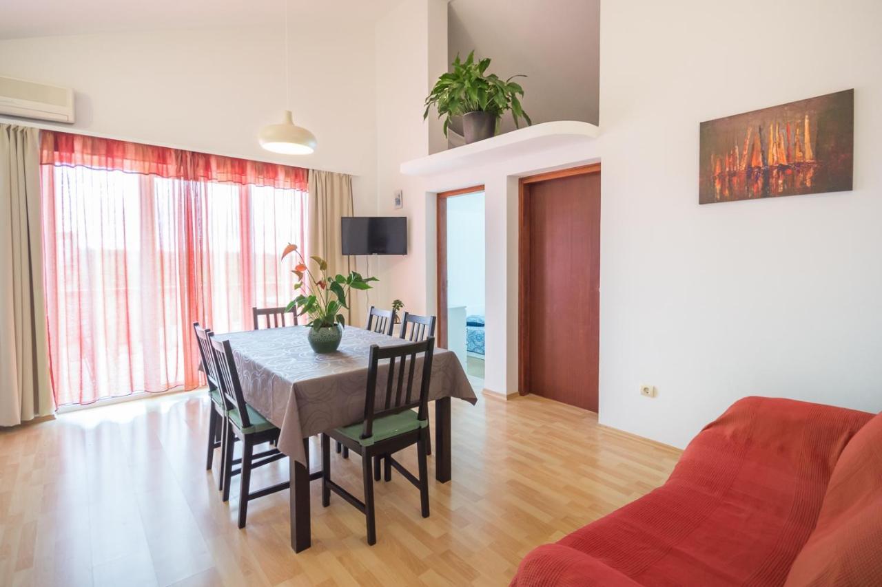 Apartments With A Parking Space Njivice, Krk - 5427 Экстерьер фото